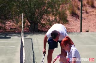Теннисистка Lauren Phillips знает как снять стресс после игры #1